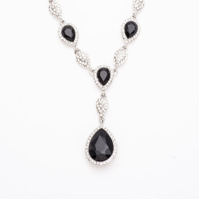 Classy Teardrop Black Necklace