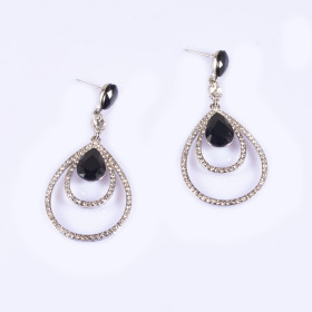 Graceful Teardrop Black Earrings